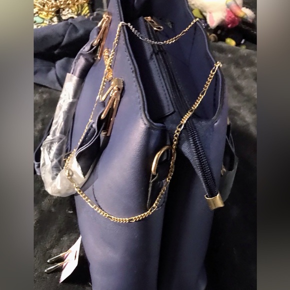 Dark blue Danbaoly purse with 18kt gold plated necklace and Hematite earrings - Picture 8 of 10
